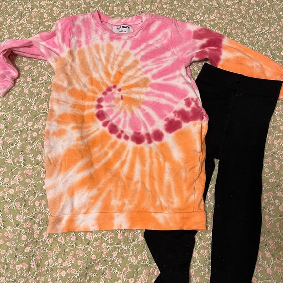 Old Navy Sweatshirt Sz 3T, with black tights